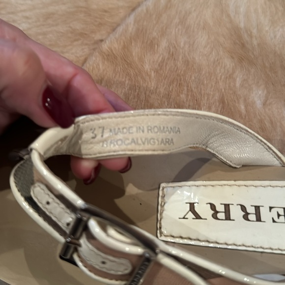 Burberry sandals.  Size 37. - Picture 2 of 4